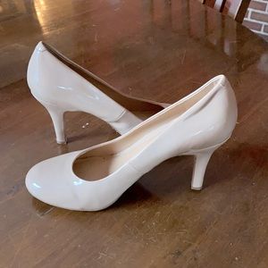 Women’s size 9.5 nude heels